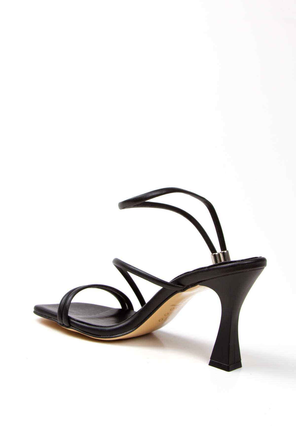 Kadın Yazlık Siyah Suni Deri Topuklu Ayakkabı